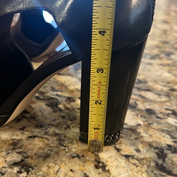 Michal Kors Black all leather shoes, size 6. Easy on/off zippered back. - Picture 6 of 7